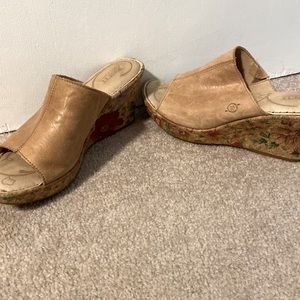 Börn wedge sandals size 9